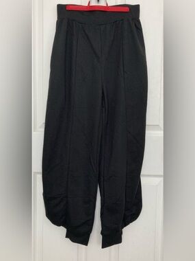 NWT black jogger sweatpants with pockets and cute ruched cuff detail